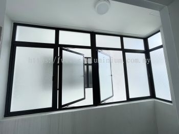Yard Gasment Window 4 Panel + 1 Panel Fix + Above Fix Panel @Bangsa Hill Park