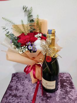 Moet and Chandon Brut Imperial Champagne + Flower