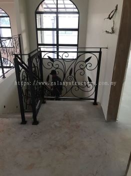 Second progress:1)To fabrication and install new custom make wrought iron powder coated staircase railing with wood handle 2)To fabrication and install new custom make wrought iron powder coated balcony /balustrade railing - Kajang