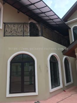 Second progress:1)To fabrication and install new custom make wrought iron powder coated staircase railing with wood handle 2)To fabrication and install new custom make wrought iron powder coated balcony /balustrade railing - Kajang