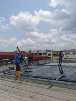 PHOTOVOLTAIC SOLAR PANEL CLEANING SERVICE