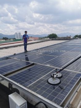 PHOTOVOLTAIC SOLAR PANEL CLEANING SERVICE