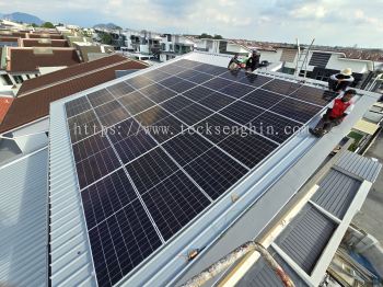 Mr Kong - Panorama
Lapangan Kinara, Ipoh. *New Solar PV System Project* Solar System : 16.94kWp PV module : 605W Solar Panel (28pcs) Brand new solar project for our customer using Brand new tier 1 solar panel