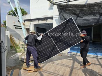 Mr Kong - Panorama
Lapangan Kinara, Ipoh. *New Solar PV System Project* Solar System : 16.94kWp PV module : 605W Solar Panel (28pcs) Brand new solar project for our customer using Brand new tier 1 solar panel