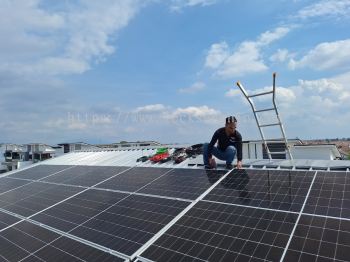 Mr Kong - Panorama
Lapangan Kinara, Ipoh. *New Solar PV System Project* Solar System : 16.94kWp PV module : 605W Solar Panel (28pcs) Brand new solar project for our customer using Brand new tier 1 solar panel