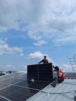 Mr Kong - PanoramaLapangan Kinara, Ipoh. *New Solar PV System Project* Solar System : 16.94kWp PV module : 605W Solar Panel (28pcs) Brand new solar project for our customer using Brand new tier 1 solar panel