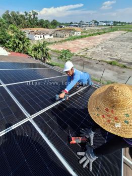 Residential Cikgu ,Taman Maju Rapat, Ipoh, Perak
*Solar ATAP Solar PV System Project* Solar System Capacity : 12.4kWp (20pcs) using Tier 1 Brand Solar Panel and Inverter