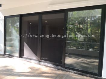 PERFORMANCE SLIDING DOOR WITH  STAINLESS STEEL NETTING