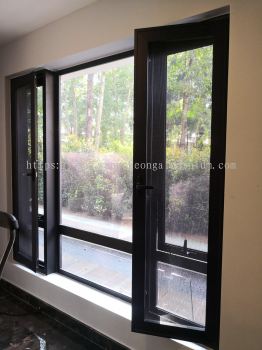 MULTIPOINT CASEMENT WINDOW WITH STAINLESS STEEL NETTING