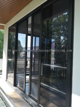 PERFORMANCE SLIDING DOOR WITH  STAINLESS STEEL NETTING