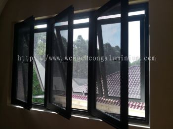 MULTIPOINT CASEMENT WINDOW WITH STAINLESS STEEL NETTING