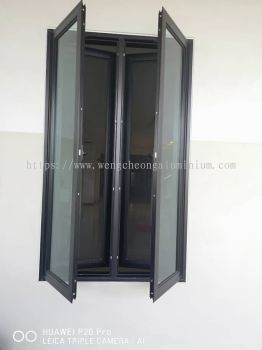 MULTIPOINT CASEMENT WINDOW WITH STAINLESS STEEL NETTING