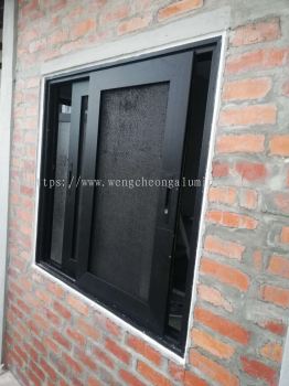 PERFORMANCE SLIDING WINDOW WITH STAINLESS STEEL NETTING