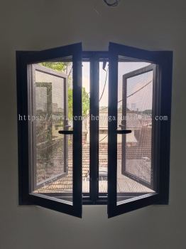 MULTIPOINT CASEMENT WINDOW WITH STAINLESS STEEL NETTING