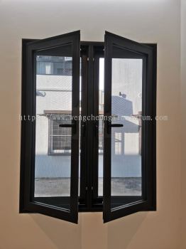 MULTIPOINT CASEMENT WINDOW WITH STAINLESS STEEL NETTING