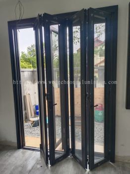 FOLDING DOOR