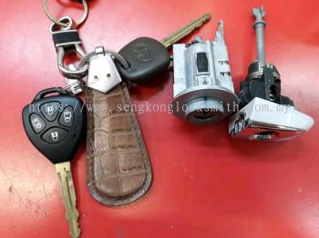 repair car lock ( Toyota Alphard )