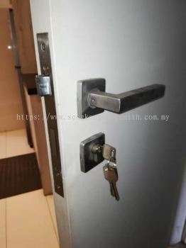 change cylinder lock