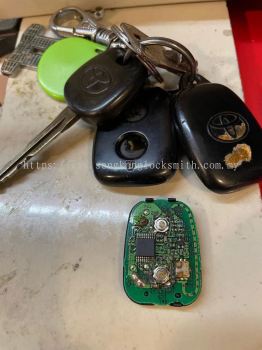 repair Toyota Avanza remote control botton