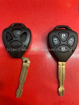 change Toyota remote housing