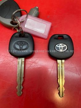 duplicate Toyota car key