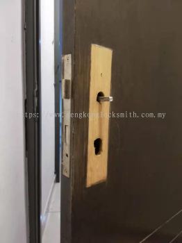 Change main door lock (mortise lock)