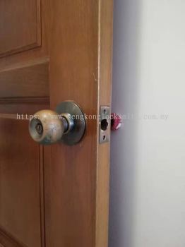 replace door lock