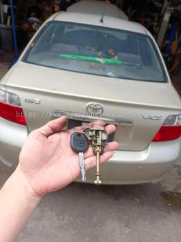 repair Toyota Vios car lock