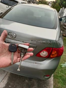 repair Toyota Altis car lock