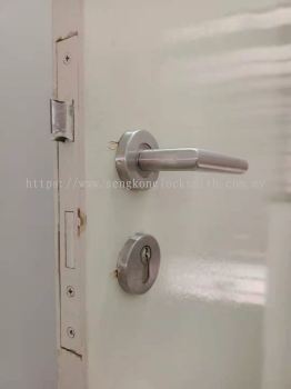 change mzin door lock (cylinder lock)