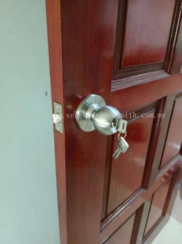 replace door lock