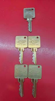 st Guchi premier key