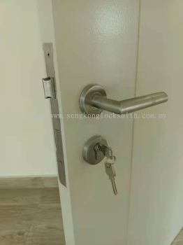 replace cylinder door lock