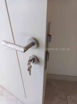 replace cylinder door lock