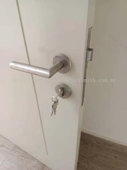 replace cylinder door lock