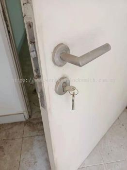 replace cylinder door lock