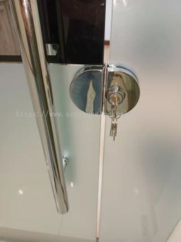 installation glass door lock