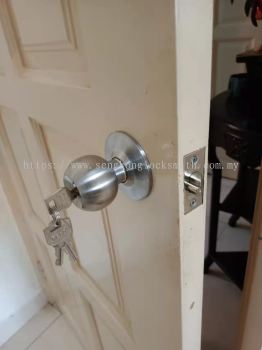 door lock replace