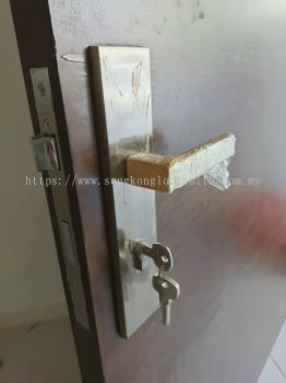 change door lock