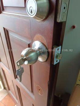 door lock replacement