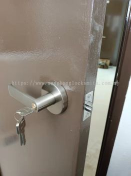 door lock replacement