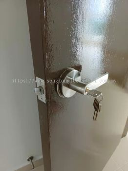 door lock replacement
