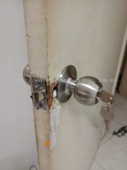 replace door lock