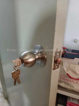 installation door lock