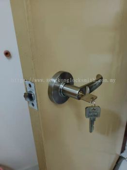 install and replace door lock
