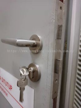 replace cylinder lock