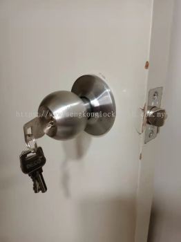 installation door lock