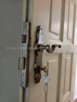 installation door lock