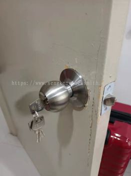 installation door lock