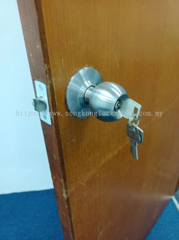 installation door lock